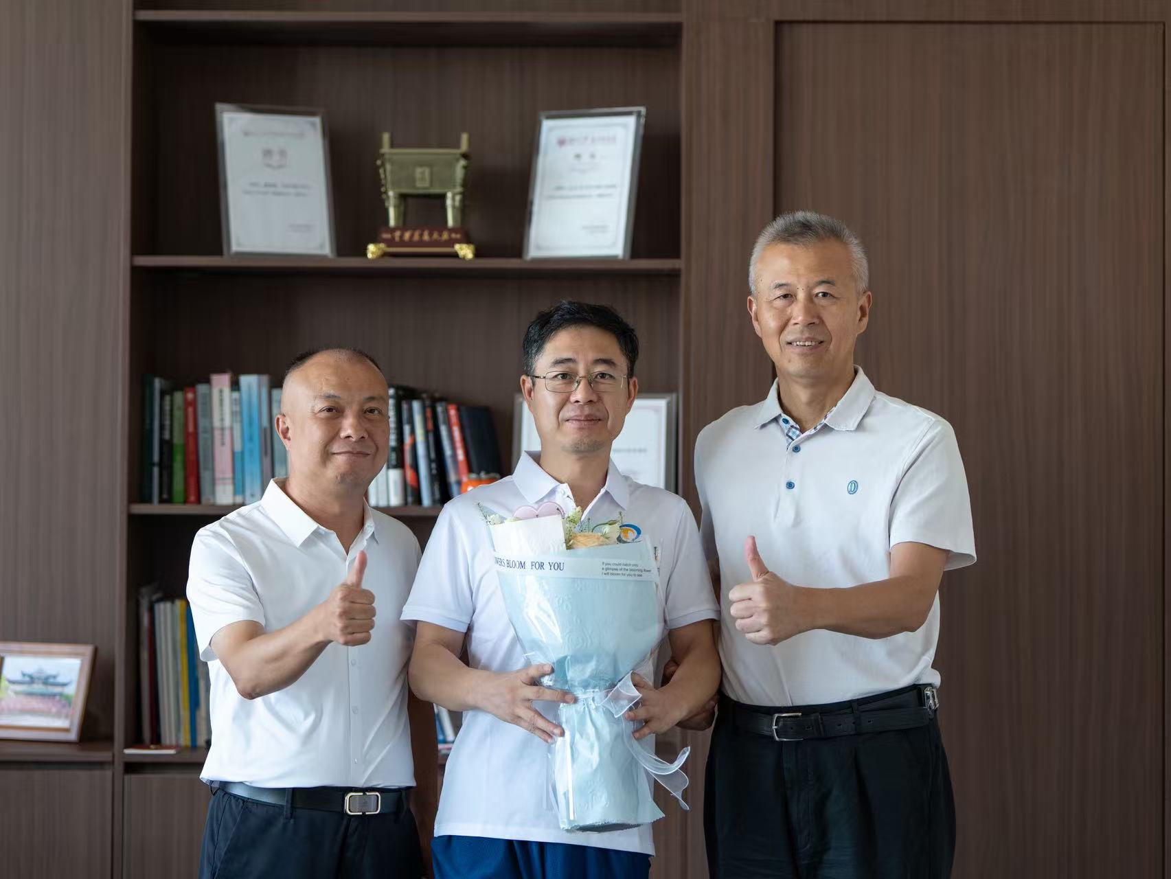 湖南大學校友總會代表走訪中騰科技：慰問全國勞模宋小金博士，傳遞母校關懷